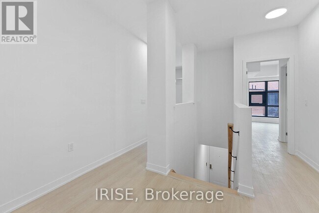 Photo du bâtiment - 485-485 Logan Ave