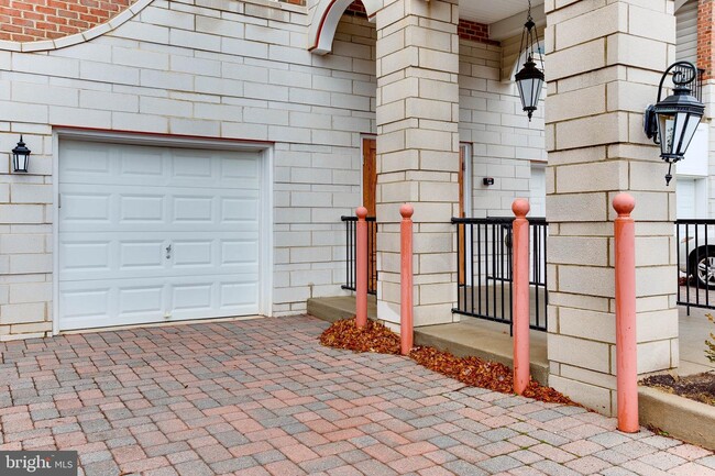 Building Photo - 5910 Great Star Dr