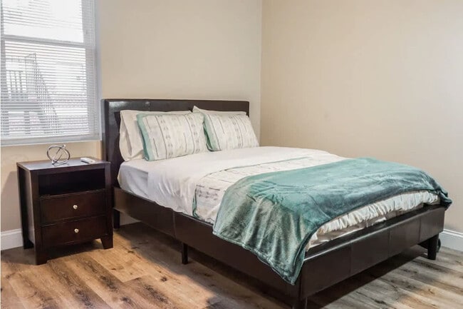 Building Photo - 140 Pearl St