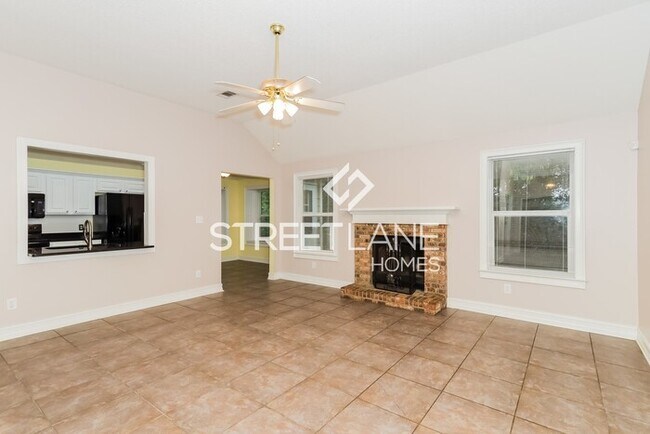 Foto del edificio - REDUCED! - NOW OFFERING FIRST FULL MONTH F...