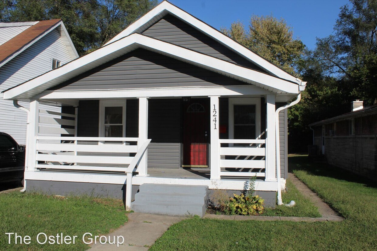 Primary Photo - 2 br, 1.5 bath House - 1241 N. Tremont St