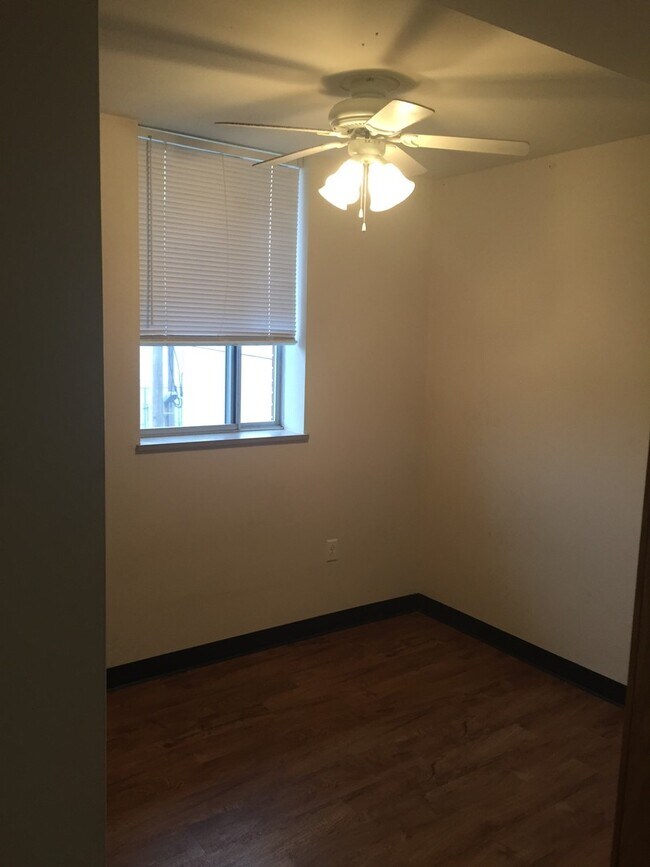 Building Photo - 2BR/1BA - East Campus - Swift access to Class! Water Included! AVAIL. NOW