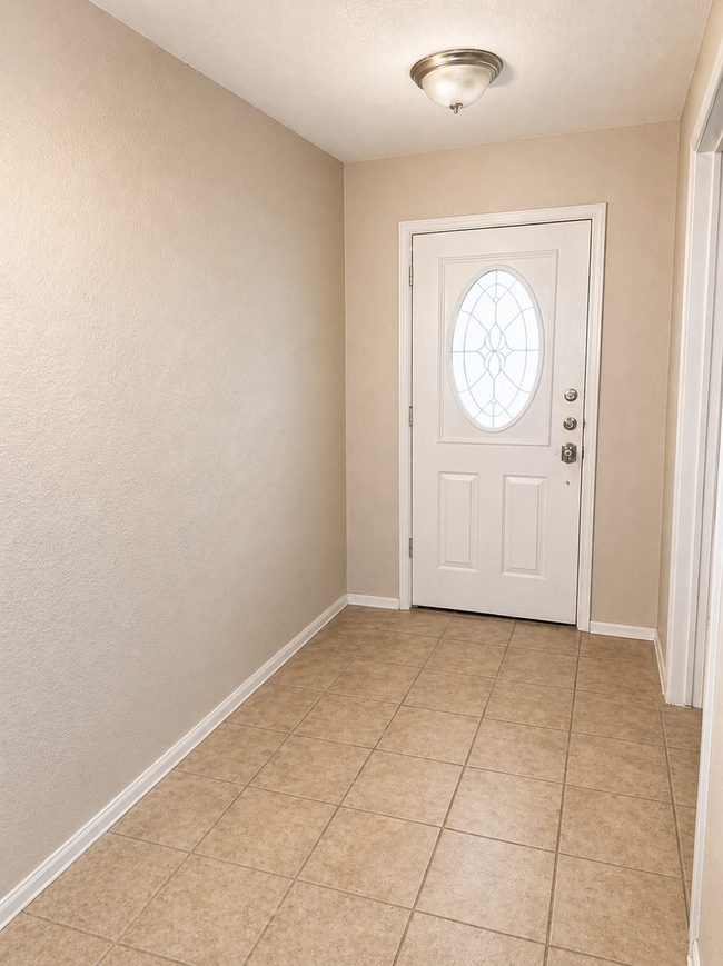 Building Photo - 2402 Riley Dr