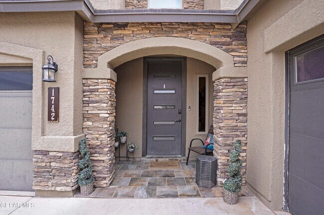 Building Photo - 1742 Breeder Cup Wy