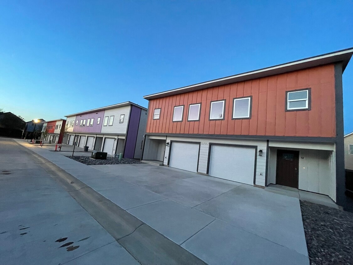 Primary Photo - 5711 NE 74th Ct