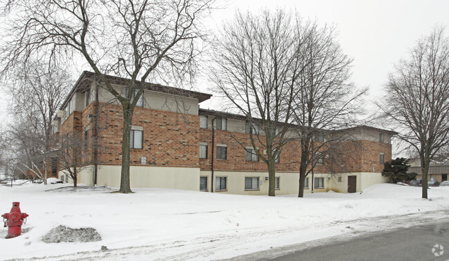 Building Photo - Auer Court Apartments