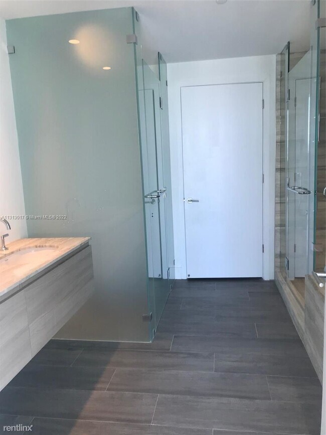 Building Photo - 2 br, 2.5 bath Condo - 2900 NE 7th Ave Uni...