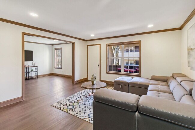 Foto del edificio - 906 Chapel Creek Dr