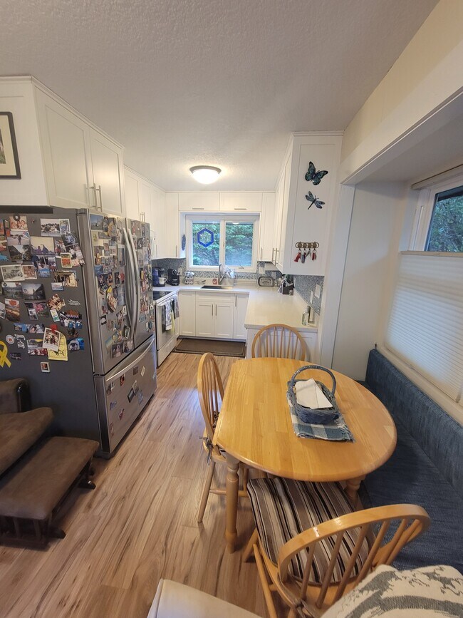 Dining & Kitchen - 1212 SW Lee St