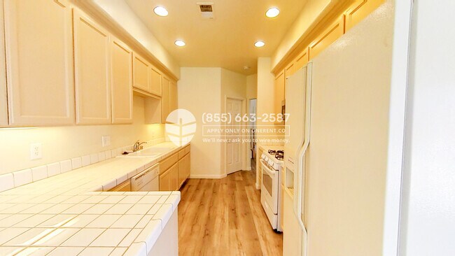 Building Photo - 720 San Vicente Dr