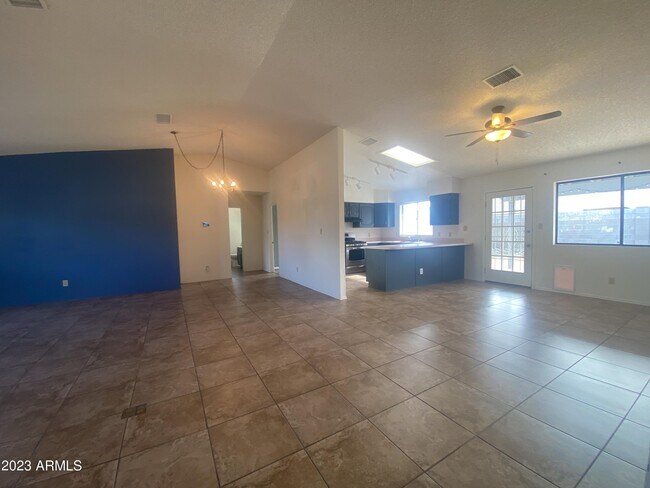 Building Photo - 2628 Canyon View Dr