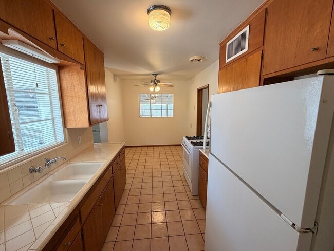 Building Photo - 3416 N 43rd Pl