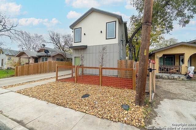 Building Photo - 1528 Lamar St