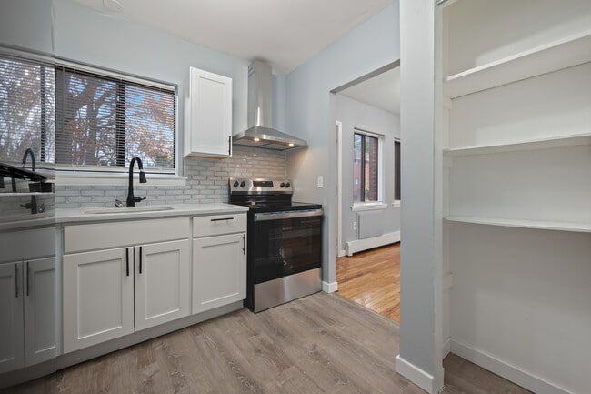 Building Photo - 10 Henderson Dr