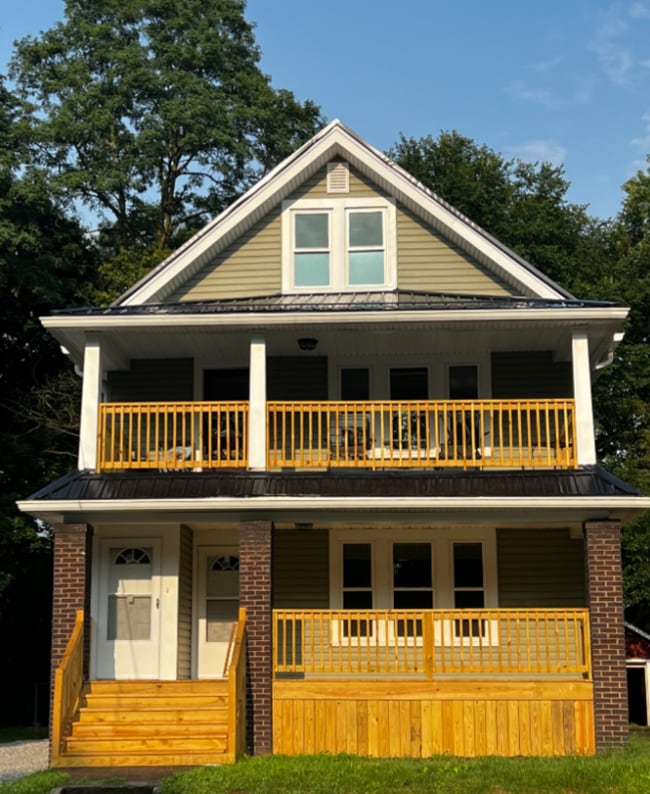 Building Photo - 825 Avon St