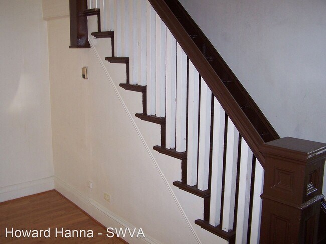 Building Photo - 3 br, 1 bath House - 1534 Edgerton Ave. SE