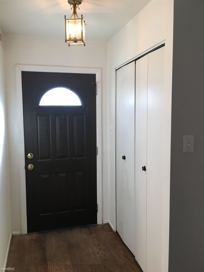 Building Photo - 3 br, 2.5 bath Townhome - 2384 Sun Valley Cir