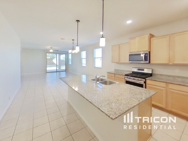 Building Photo - 40647 W Hensley Way