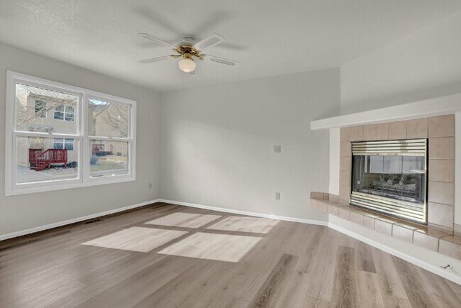 Building Photo - 6925 Yellowpine Dr