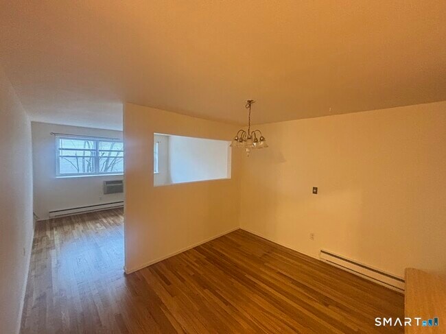 Foto del edificio - 637 Cove Rd