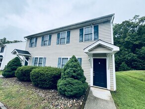 Building Photo - 127 Primrose Ln
