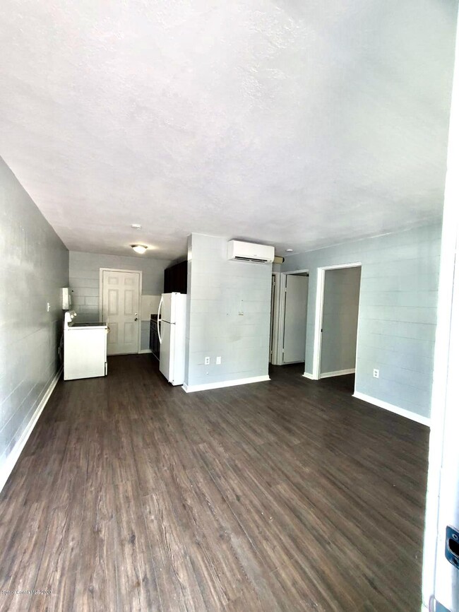 Building Photo - 1404 S Deleon Ave