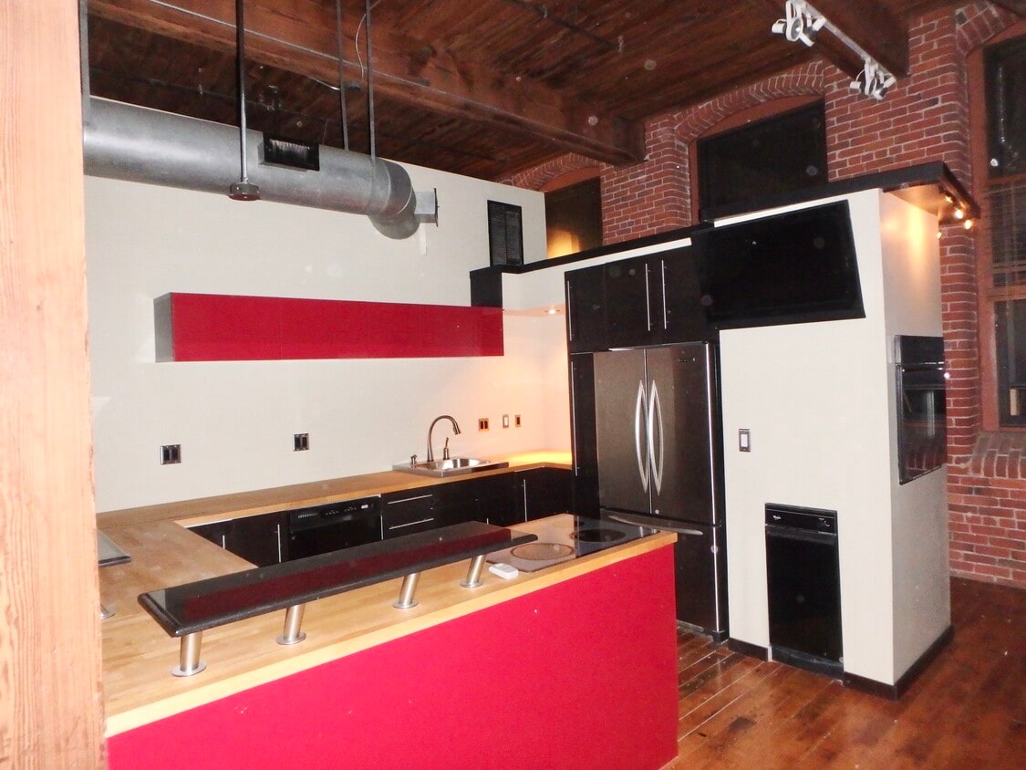 101 Cabot St, Holyoke, MA 01040 Condo for Rent in Holyoke, MA