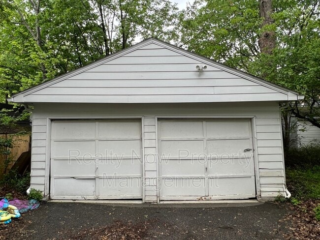 Building Photo - 3638 Glencairn Rd