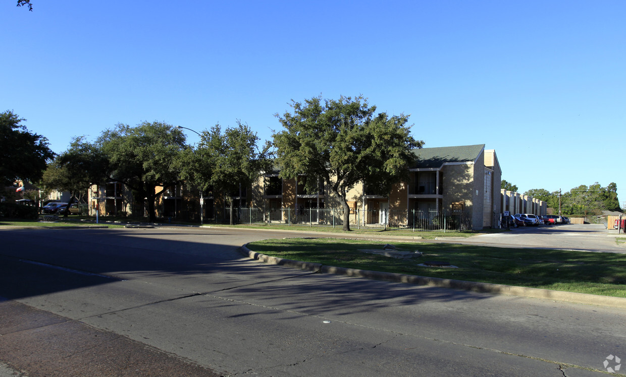 Pebble Walk - Pebble Walk Apartments