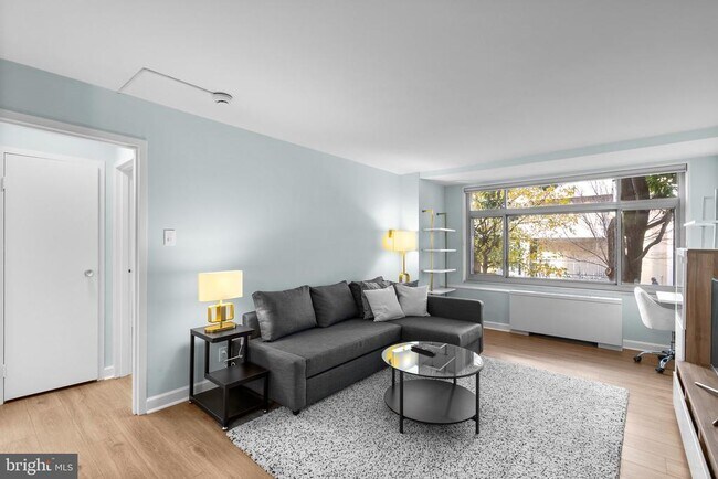 Foto del edificio - 2401 H St NW