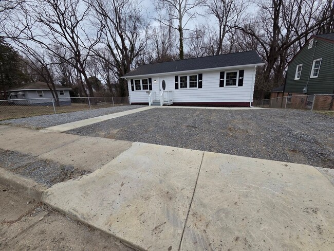 Building Photo - 5506 Campbell Ave