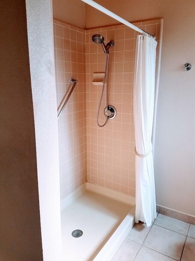 Foto del edificio - Charming AG single level home with warm Sp...