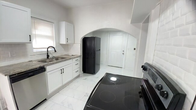 Foto del edificio - 2217 E 37th St