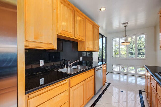 Gourmet Kitchen - 750 S Bundy Dr