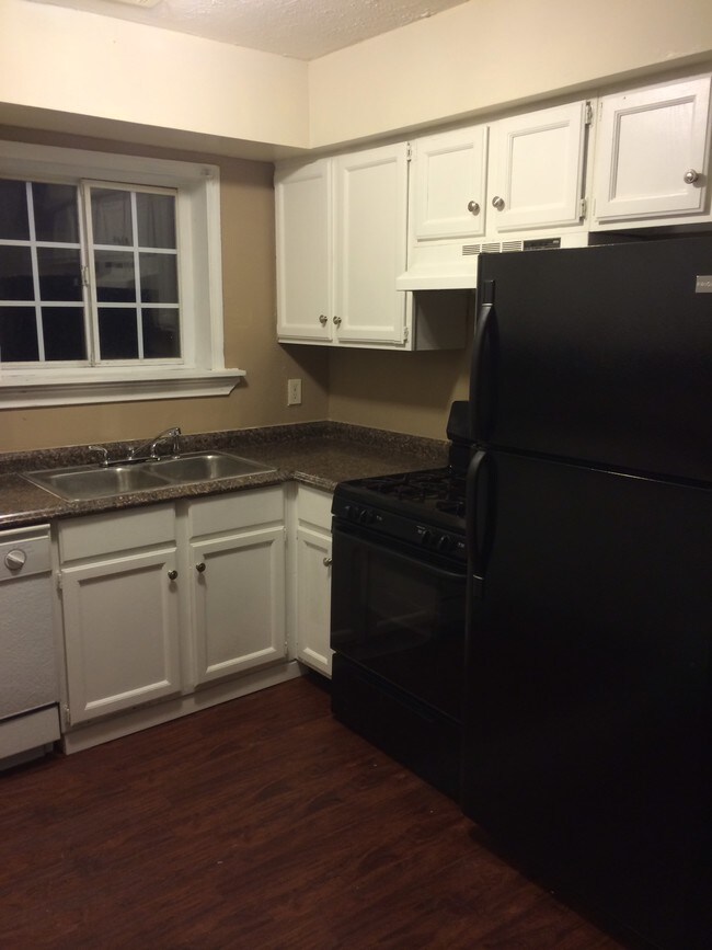 Foto del edificio - 1645 Pinedale Cir NW
