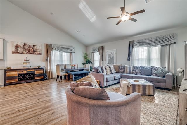 Building Photo - 10901 Tamarisk Dr