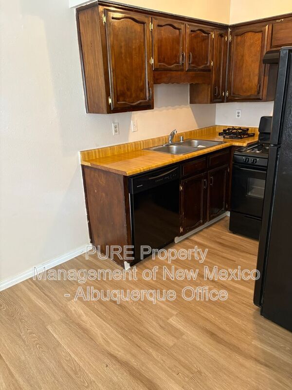 Foto del edificio - 12400 Hardin Ct NE