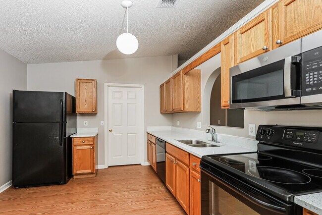 Building Photo - 1615 Dartmouth Dr