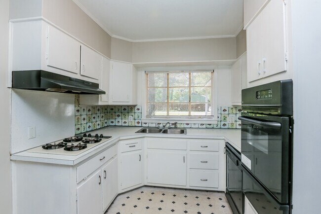 Foto del edificio - 216 Cedarhurst Dr