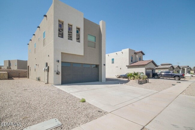 Building Photo - 916 Mormon Tea Dr