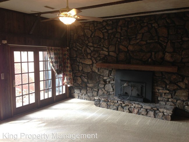 Building Photo - 4 br, 2.5 bath House - 3907 Stratford Road