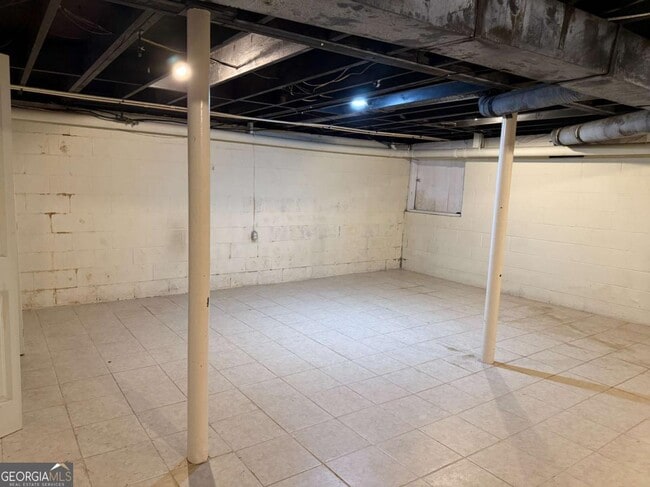 Building Photo - 3155 Oak Dr