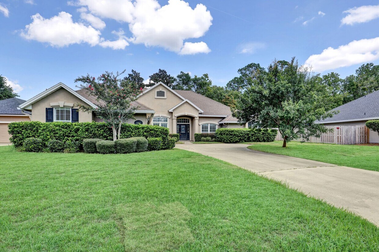Primary Photo - 5 bedroom/ 4 bathroom home in the heart of...