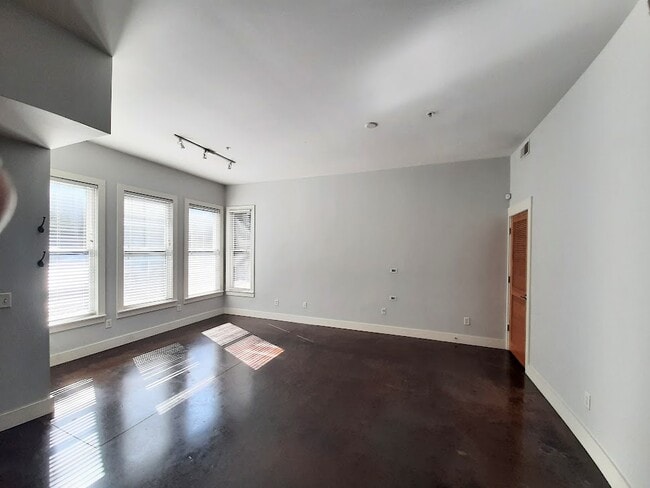 Building Photo - 510 Madison St