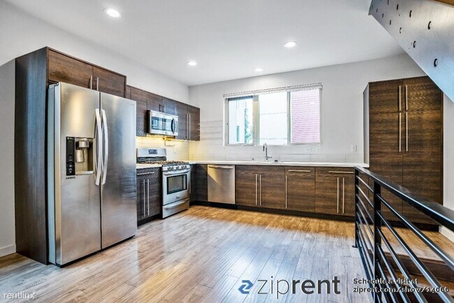 Foto del edificio - 3 br, 2 bath Townhome - 9607 Roosevelt Way...