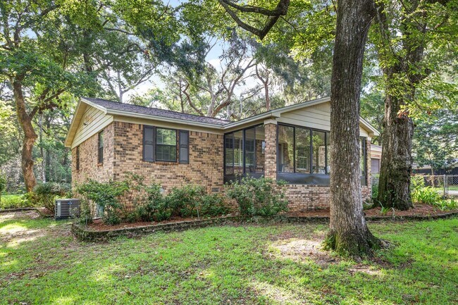 Building Photo - Charming All-Brick Home with Oversized Gar...