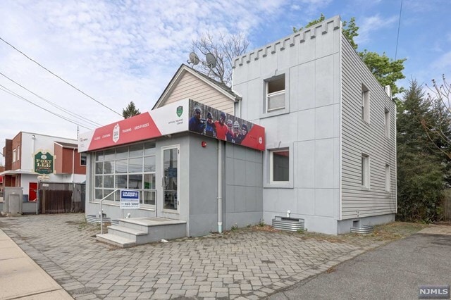 Building Photo - 1 Sylvan Ave