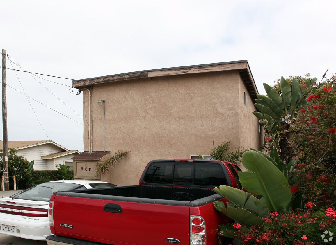 Building Photo - 968 Calla Ave