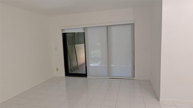 Building Photo - 2372 NW 39th Ave