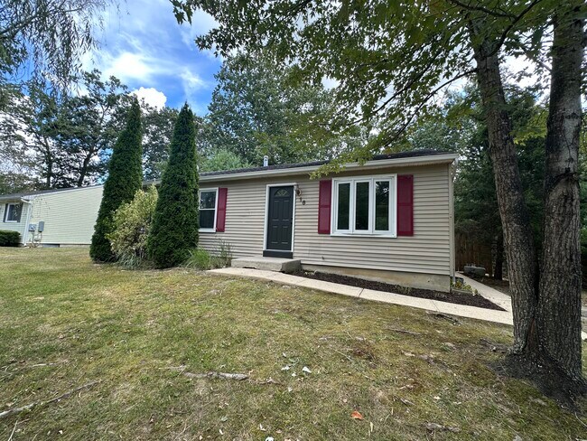 Foto del edificio - 16 Woodside Ln